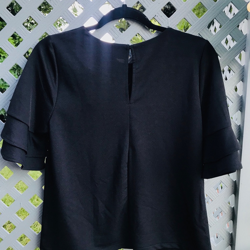 ✨Offer Bundle 3/$10✨NWT New York & Company Black Blouse - Picture 2 of 4